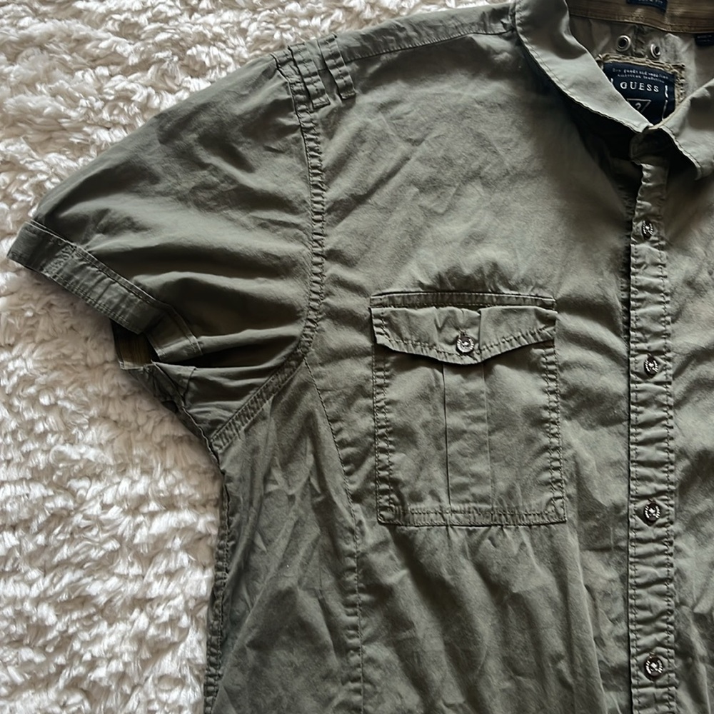 🌷 Guess Lightweight Button Up - Picture 4 of 8